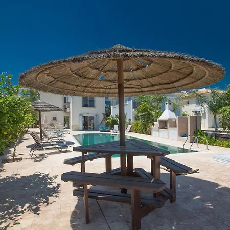 Rent Your Dream Holiday And Look Forward To Relaxing Beside Your Private Pool 1578 *