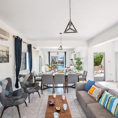 Villa Rent Your Dream Holiday And Look Forward To Relaxing Beside Your Private Pool 1578