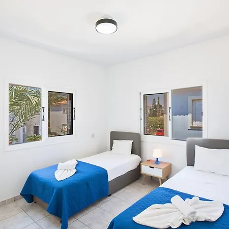 Rent Your Dream Holiday And Look Forward To Relaxing Beside Your Private Pool 1578 Villa *