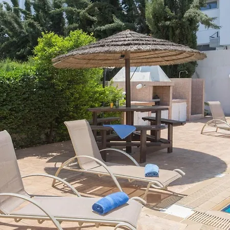 Rent Your Dream Holiday And Look Forward To Relaxing Beside Your Private Pool 1578 *