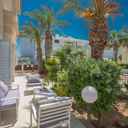 Rent Your Dream Holiday And Look Forward To Relaxing Beside Your Private Pool 1578 *