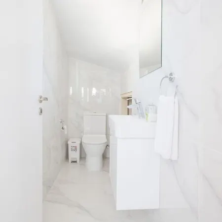 Rent Your Dream Holiday And Look Forward To Relaxing Beside Your Private Pool 1578 *