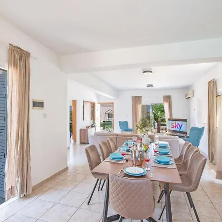 Rent Your Dream Holiday And Look Forward To Relaxing Beside Your Private Pool 1578 Villa *