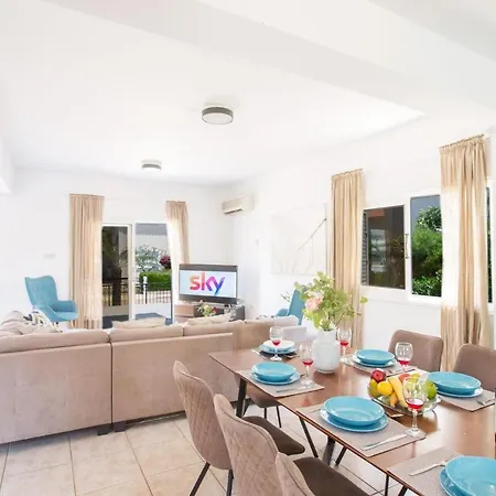 Rent Your Dream Holiday And Look Forward To Relaxing Beside Your Private Pool 1578 * Πρωταράς
