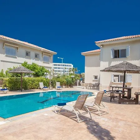 Rent Your Dream Holiday And Look Forward To Relaxing Beside Your Private Pool 1578 Βίλα Πρωταράς