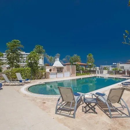 Rent Your Dream Holiday And Look Forward To Relaxing Beside Your Private Pool 1578 *